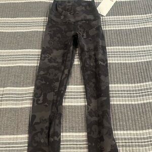 NWT Lululemon Cropped 23”Leggings Women’s Size 2